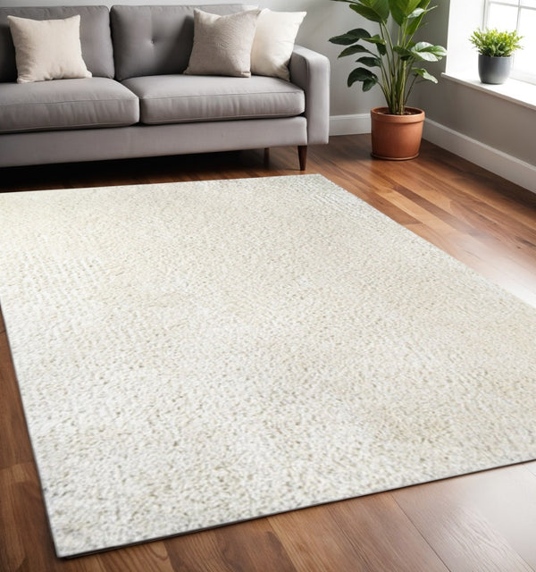 HomeRoots 5' Luxurious Ivory Shag Handmade Area Rug for Soft Comfort, Stain Resistance, and Timeless Style 5' X 8' 486794