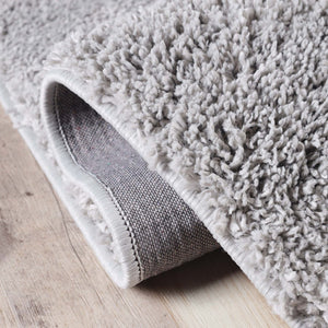 Homeroots 5' X 8' Silver Shag Stain Resistant Area Rug  Polypropylene 486795