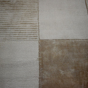 Homeroots 5' X 8' Beige Geometric Hand Woven Stain Resistant Area Rug  Viscose 486806