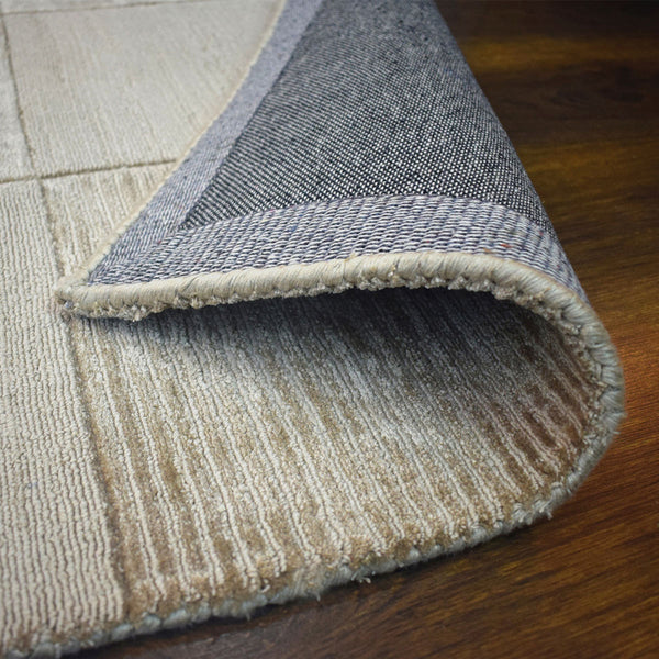 Homeroots 5' X 8' Beige Geometric Hand Woven Stain Resistant Area Rug  Viscose 486806