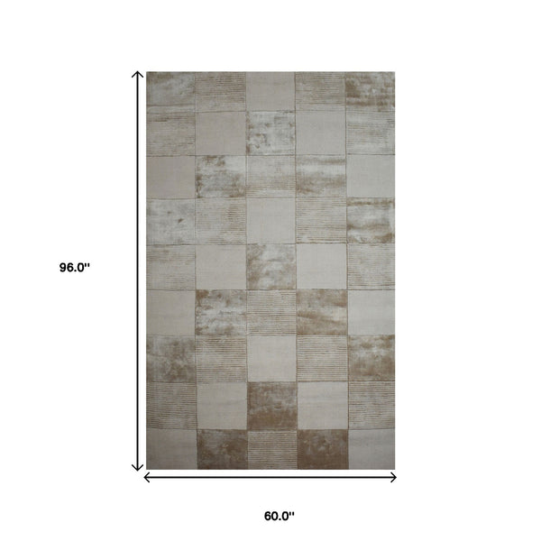 Homeroots 5' X 8' Beige Geometric Hand Woven Stain Resistant Area Rug  Viscose 486806