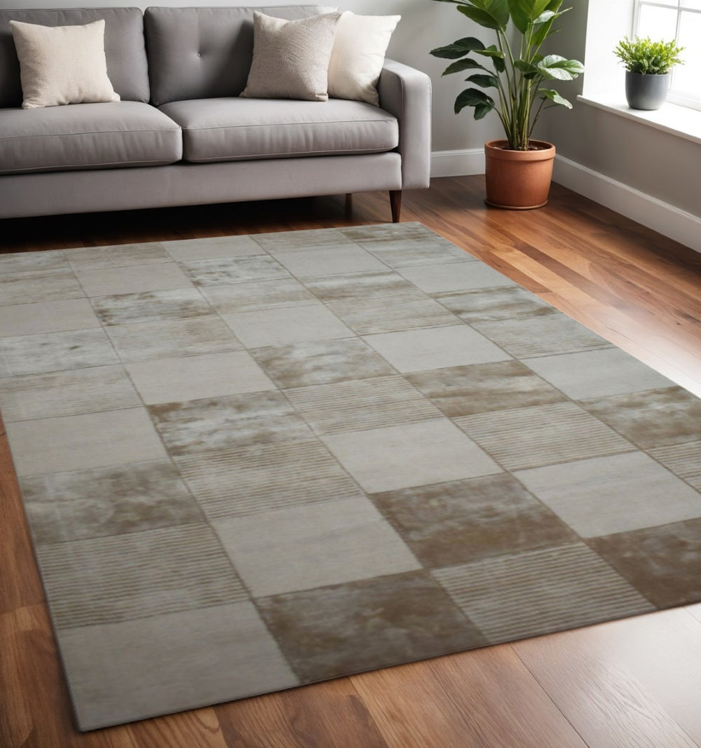 HomeRoots 5' X 8' Geometric Hand Woven Area Rug - Stylish, Stain-Resistant Design for Modern Homes & Decor Beige 486806