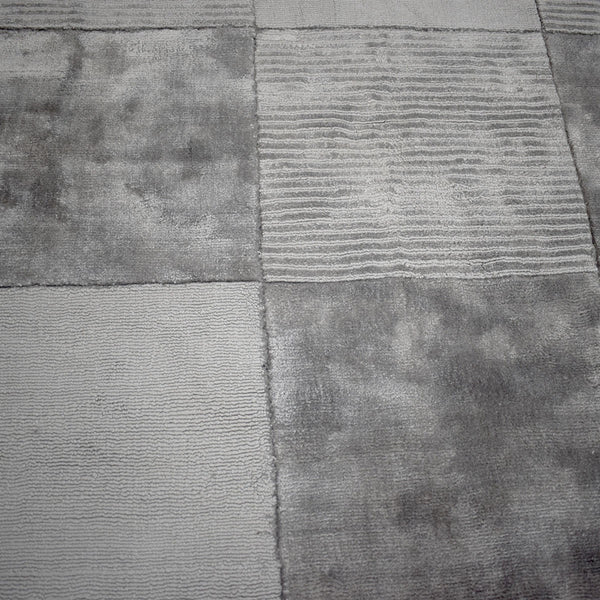 Homeroots 5' X 8' Grey Geometric Hand Woven Stain Resistant Area Rug  Viscose 486807