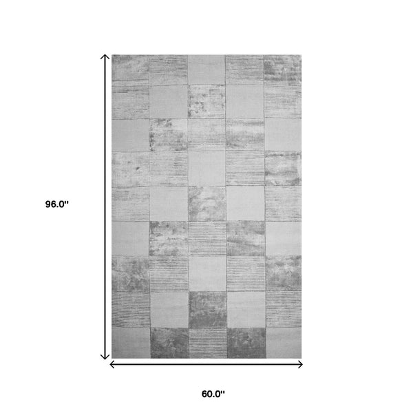 Homeroots 5' X 8' Grey Geometric Hand Woven Stain Resistant Area Rug  Viscose 486807