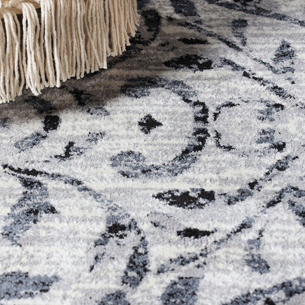 Homeroots 5' X 8' Platinum Floral Vines Power Loom Stain Resistant Area Rug  Microfiber 486954