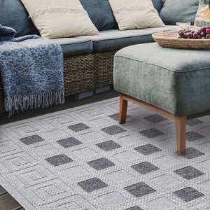 Homeroots 5' X 7' Grey Geometric Stain Resistant Non Skid Indoor Outdoor Area Rug  Polypropylene 486976