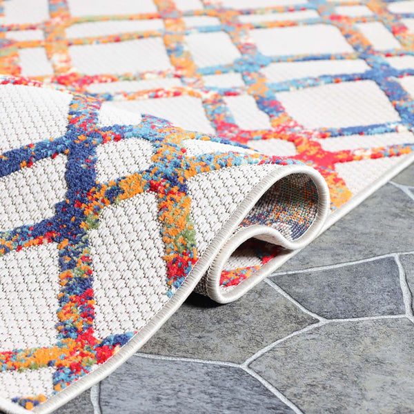 Homeroots 5' X 7' Cream Geometric Stain Resistant Non Skid Indoor Outdoor Area Rug  Polypropylene 487013