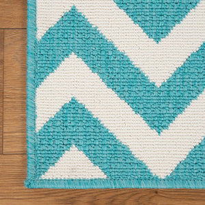 Homeroots 5' X 8' Blue-green/Cream Chevron Stain Resistant Indoor Outdoor Area Rug  Polypropylene 487020