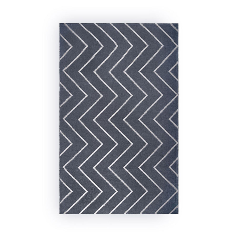 Homeroots 3' X 5' Grey Waves Stain Resistant Indoor Outdoor Area Rug  Polyester 487038