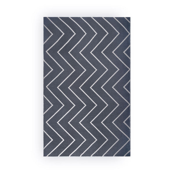 Homeroots 3' X 5' Grey Waves Stain Resistant Indoor Outdoor Area Rug  Polyester 487038