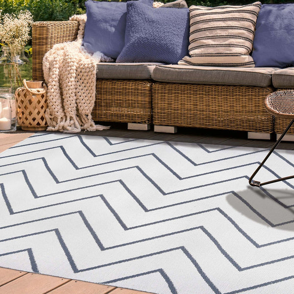 Homeroots 3' X 5' Ivory Waves Stain Resistant Indoor Outdoor Area Rug  Polyester 487039
