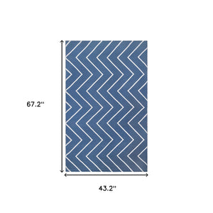 Homeroots 3' X 5' Navy Blue Waves Stain Resistant Indoor Outdoor Area Rug  Polyester 487040