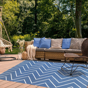 Homeroots 3' X 5' Navy Blue Waves Stain Resistant Indoor Outdoor Area Rug  Polyester 487040