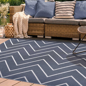 Homeroots 5' X 7' Grey Waves Stain Resistant Indoor Outdoor Area Rug  Polyester 487042