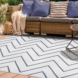 Homeroots 5' X 7' Ivory Waves Stain Resistant Indoor Outdoor Area Rug  Polyester 487043