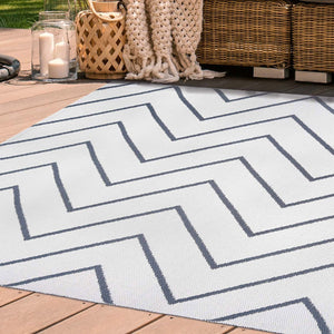 Homeroots 5' X 7' Ivory Waves Stain Resistant Indoor Outdoor Area Rug  Polyester 487043