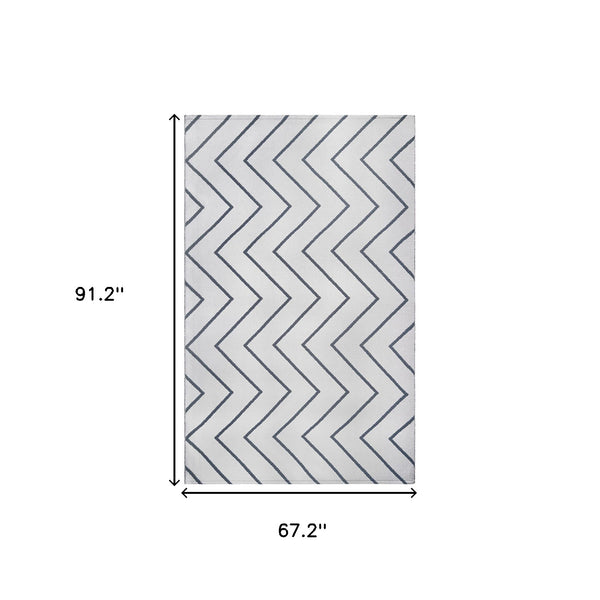 Homeroots 5' X 7' Ivory Waves Stain Resistant Indoor Outdoor Area Rug  Polyester 487043