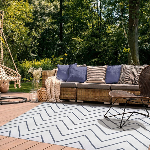HomeRoots 6' X 9' Ivory Waves Stain Resistant Area Rug – Coastal Elegance for Indoor & Outdoor Spaces! 487047
