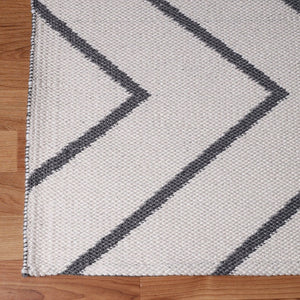 HomeRoots 6' X 9' Ivory Waves Stain Resistant Area Rug – Coastal Elegance for Indoor & Outdoor Spaces! 487047