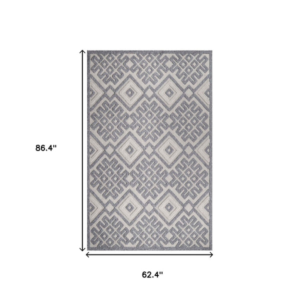 Homeroots 5' X 7' Cream Geometric Stain Resistant Non Skid Indoor Outdoor Area Rug  Polypropylene 487133