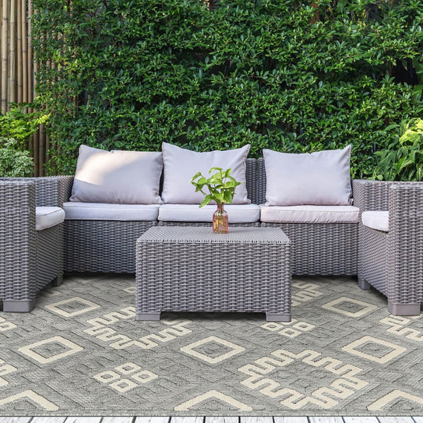 HomeRoots 5' X 7' Grey Geometric Area Rug - Stain Resistant, Non-Skid, Indoor/Outdoor, Perfect for High Traffic Spaces 487134