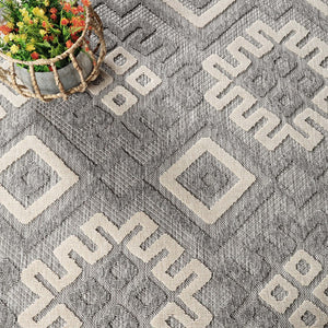 HomeRoots 5' X 7' Grey Geometric Area Rug - Stain Resistant, Non-Skid, Indoor/Outdoor, Perfect for High Traffic Spaces 487134