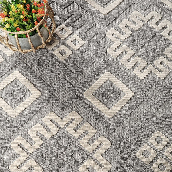 HomeRoots 5' X 7' Grey Geometric Area Rug - Stain Resistant, Non-Skid, Indoor/Outdoor, Perfect for High Traffic Spaces 487134