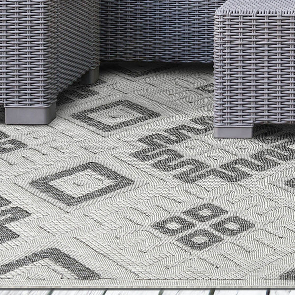 Homeroots 5' X 7' Slate Geometric Stain Resistant Non Skid Indoor Outdoor Area Rug  Polypropylene 487135