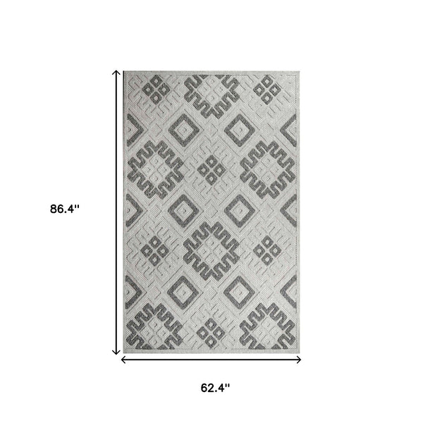 Homeroots 5' X 7' Slate Geometric Stain Resistant Non Skid Indoor Outdoor Area Rug  Polypropylene 487135