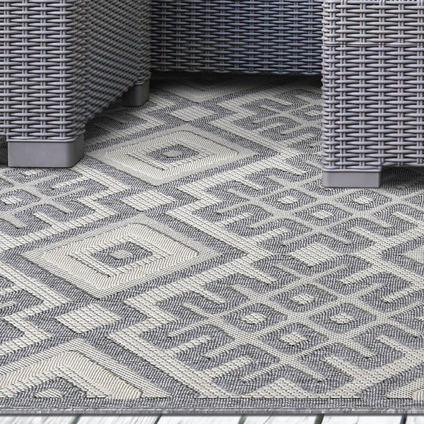 Homeroots 7' X 9' Cream Geometric Stain Resistant Non Skid Indoor Outdoor Area Rug  Polypropylene 487139