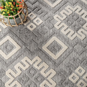 Homeroots 7' X 9' Grey Geometric Stain Resistant Non Skid Indoor Outdoor Area Rug  Polypropylene 487140