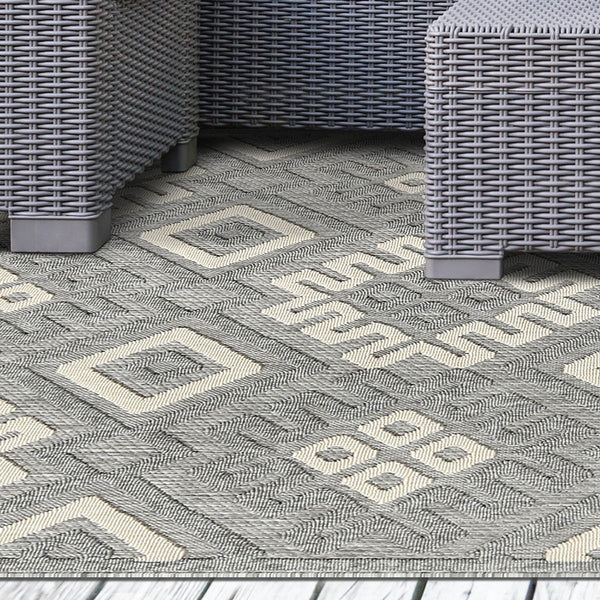 Homeroots 7' X 9' Grey Geometric Stain Resistant Non Skid Indoor Outdoor Area Rug  Polypropylene 487140