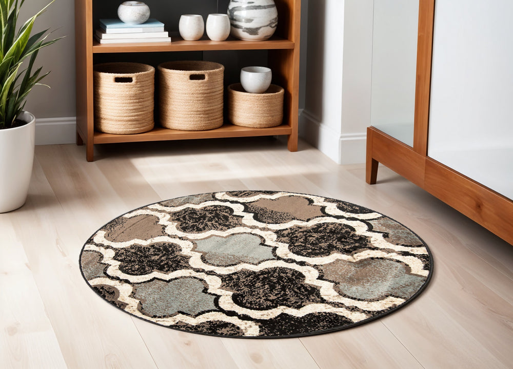 Homeroots 5' Round Chocolate Round Quatrefoil Power Loom Distressed Stain Resistant Area Rug  Polypropylene 487201