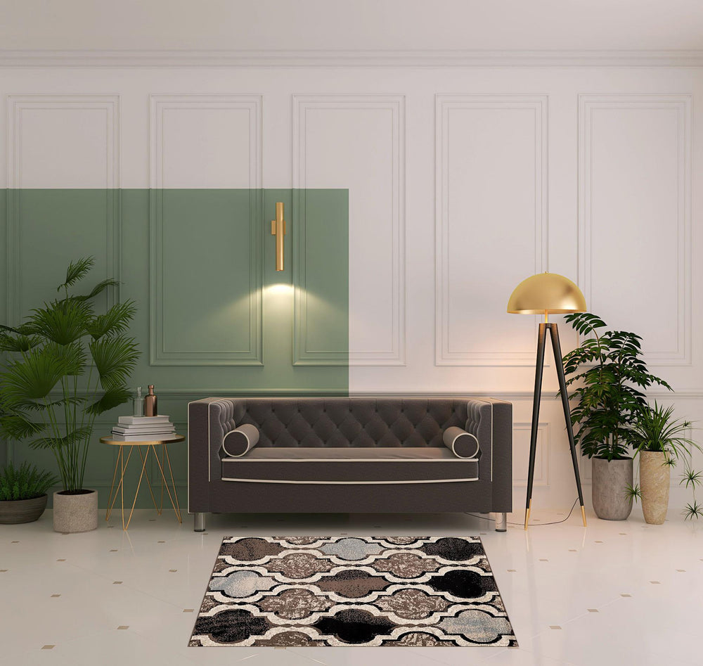 Homeroots 5' Square Ivory Square Quatrefoil Power Loom Distressed Stain Resistant Area Rug  Polypropylene 487204