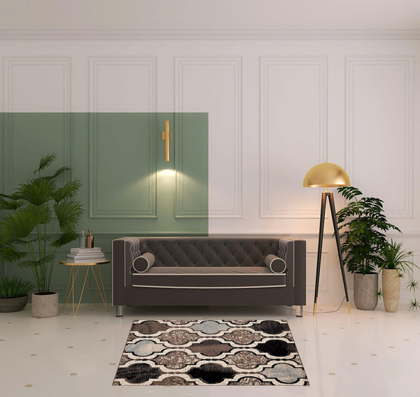 Homeroots 5' Square Ivory Square Quatrefoil Power Loom Distressed Stain Resistant Area Rug  Polypropylene 487204