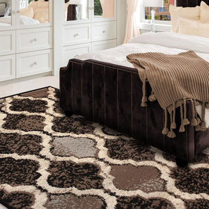 Homeroots 5' X 8' Chocolate Quatrefoil Power Loom Distressed Stain Resistant Area Rug  Polypropylene 487209
