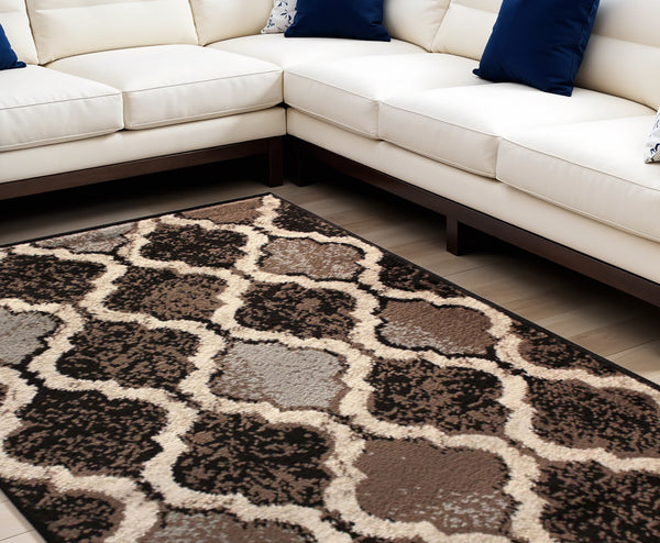 Homeroots 5' X 8' Chocolate Quatrefoil Power Loom Distressed Stain Resistant Area Rug  Polypropylene 487209