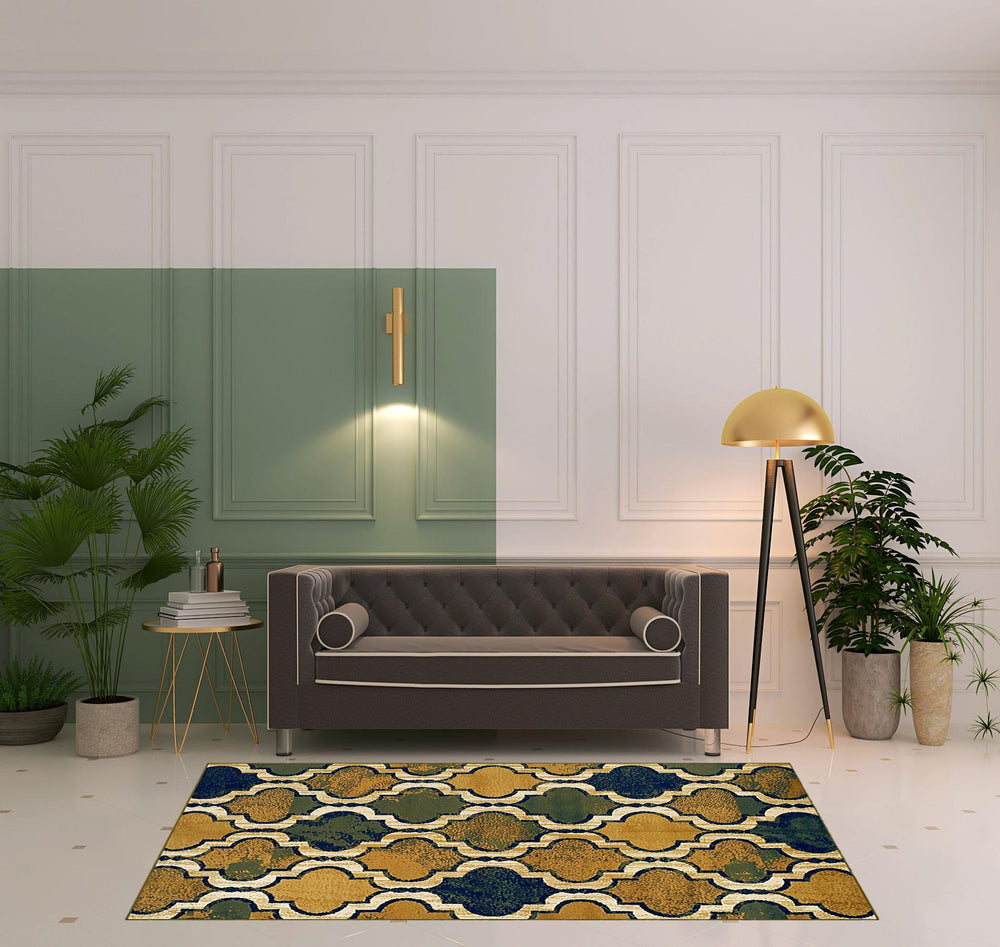 Homeroots 5' X 8' Green Quatrefoil Power Loom Distressed Stain Resistant Area Rug  Polypropylene 487212