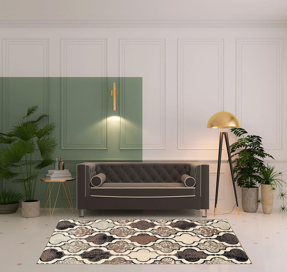 Homeroots 5' X 8' Ivory Quatrefoil Power Loom Distressed Stain Resistant Area Rug  Polypropylene 487215