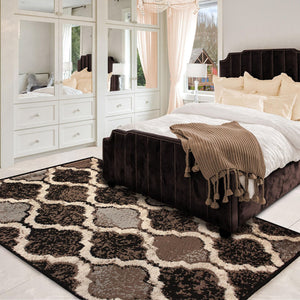 Homeroots 7' X 9' Chocolate Quatrefoil Power Loom Distressed Stain Resistant Area Rug  Polypropylene 487223