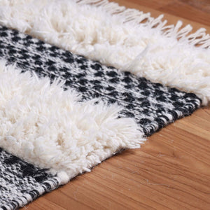 Homeroots 4' X 6' Black And Ivory Wool Striped Flatweave Handmade Stain Resistant Area Rug With Fringe  Wool 487275