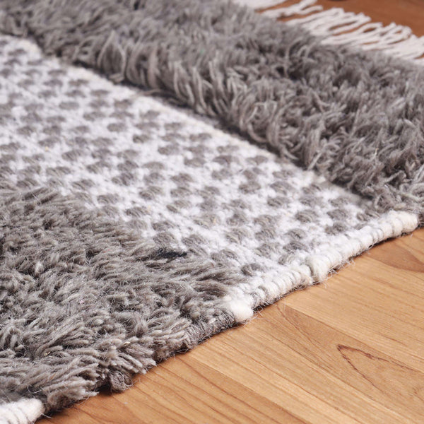 Homeroots 4' X 6' Grey And Silver Wool Striped Flatweave Handmade Stain Resistant Area Rug With Fringe  Wool 487277