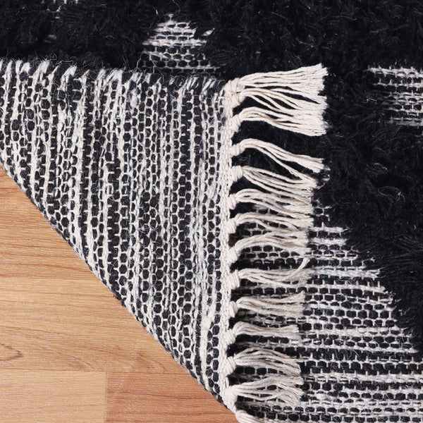 Homeroots 10' Black And Ivory Wool Geometric Flatweave Handmade Stain Resistant Runner Rug With Fringe  Wool 487287