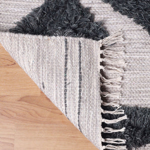 Homeroots 10' Ivory And Charcoal Wool Geometric Flatweave Handmade Stain Resistant Runner Rug With Fringe  Wool 487288