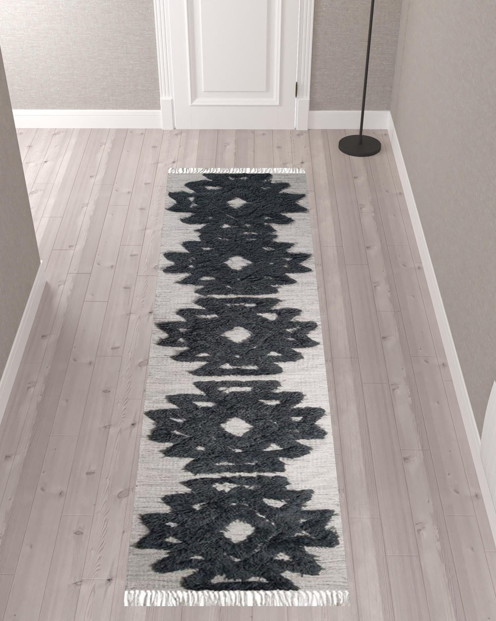 Homeroots 10' Ivory And Charcoal Wool Geometric Flatweave Handmade Stain Resistant Runner Rug With Fringe  Wool 487288