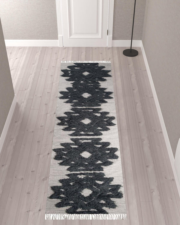 Homeroots 10' Ivory And Charcoal Wool Geometric Flatweave Handmade Stain Resistant Runner Rug With Fringe  Wool 487288
