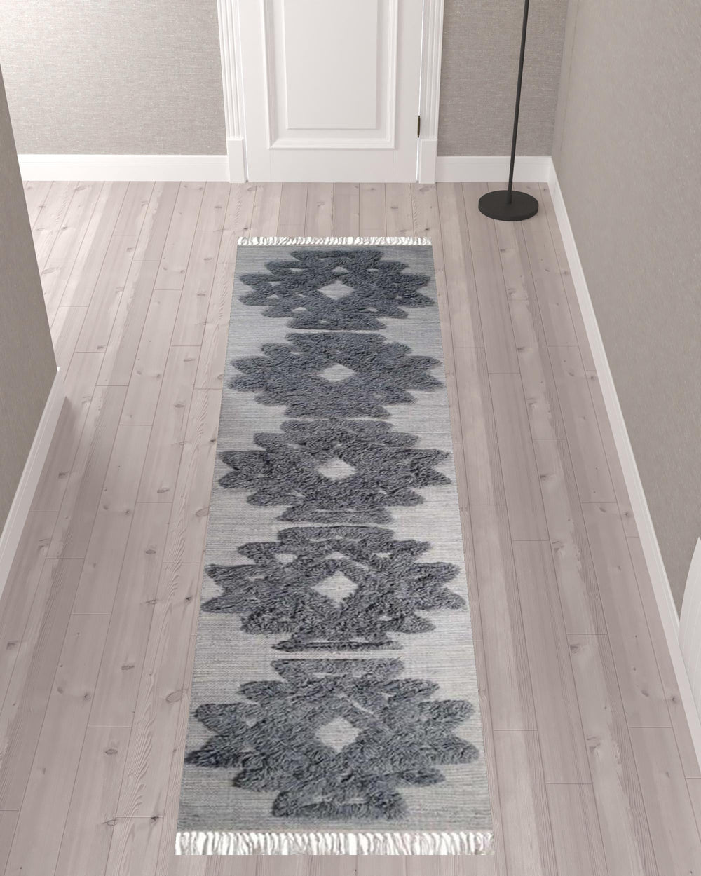 Homeroots 10' Silver And Grey Wool Geometric Flatweave Handmade Stain Resistant Runner Rug With Fringe  Wool 487290
