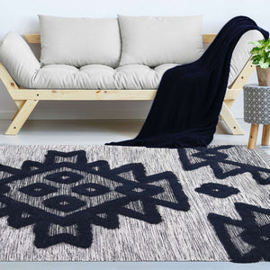 Homeroots 4' X 6' Black And Ivory Wool Geometric Flatweave Handmade Stain Resistant Area Rug With Fringe  Wool 487291