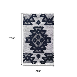 Homeroots 4' X 6' Black And Ivory Wool Geometric Flatweave Handmade Stain Resistant Area Rug With Fringe  Wool 487291