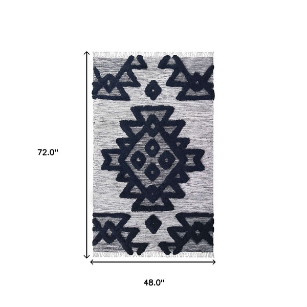 Homeroots 4' X 6' Black And Ivory Wool Geometric Flatweave Handmade Stain Resistant Area Rug With Fringe  Wool 487291